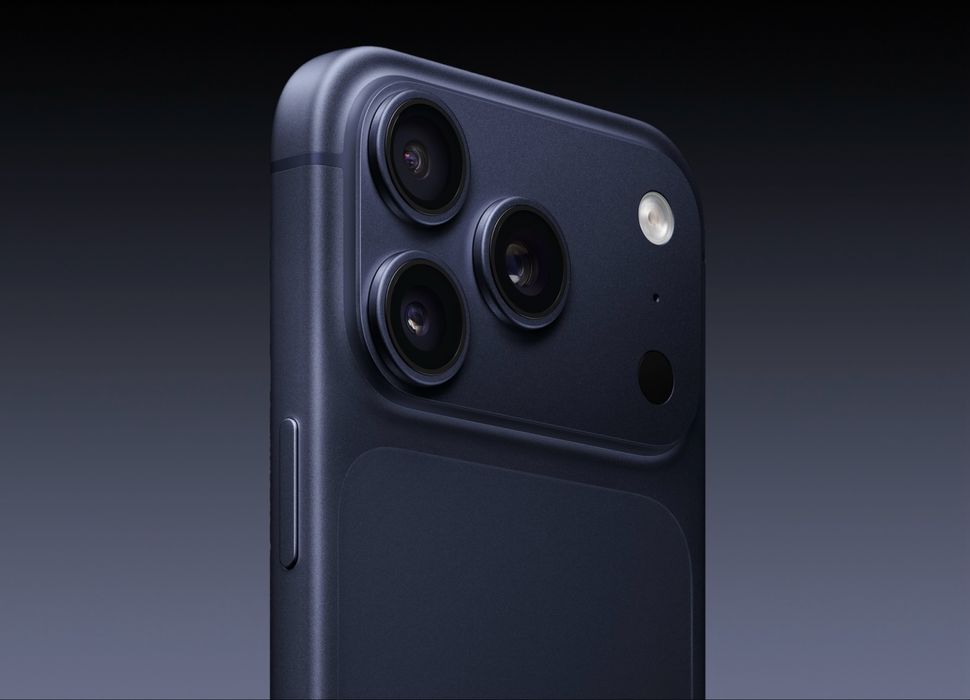 НОВ! Apple iPhone 17 Pro, 256GB, 5G, Deep Blue + подарък адаптер Apple