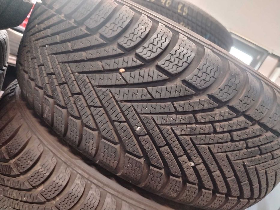 2бр. зимни гуми 215/55/18 Pirelli