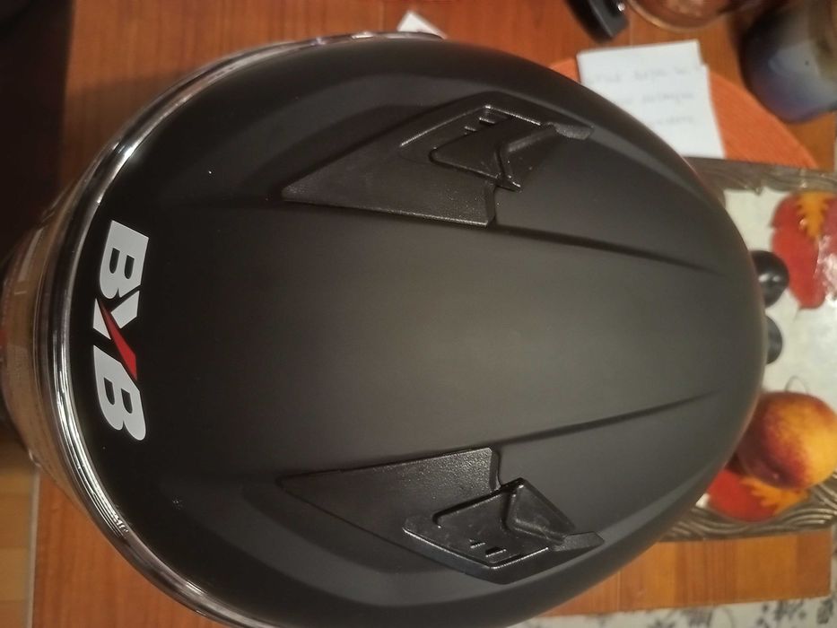 Нова каска за мотор BYB FullFace размер XL с вграден тъмен визьор + Bluetooth 5.3 Intercom