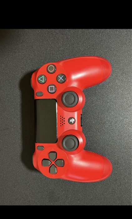 Vând PS4 Slim 512GB + Manetă Roșie – Stare Foarte Bună!