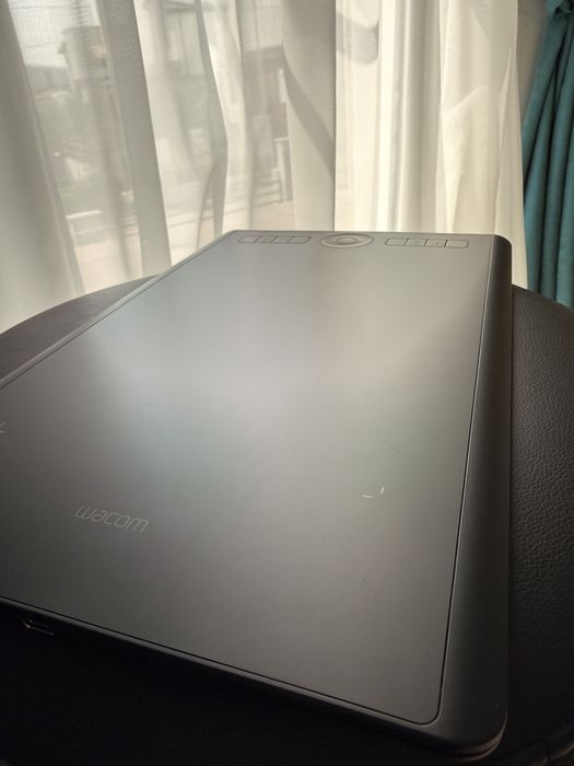 Wacom Intuos Pro Medium PTH-660