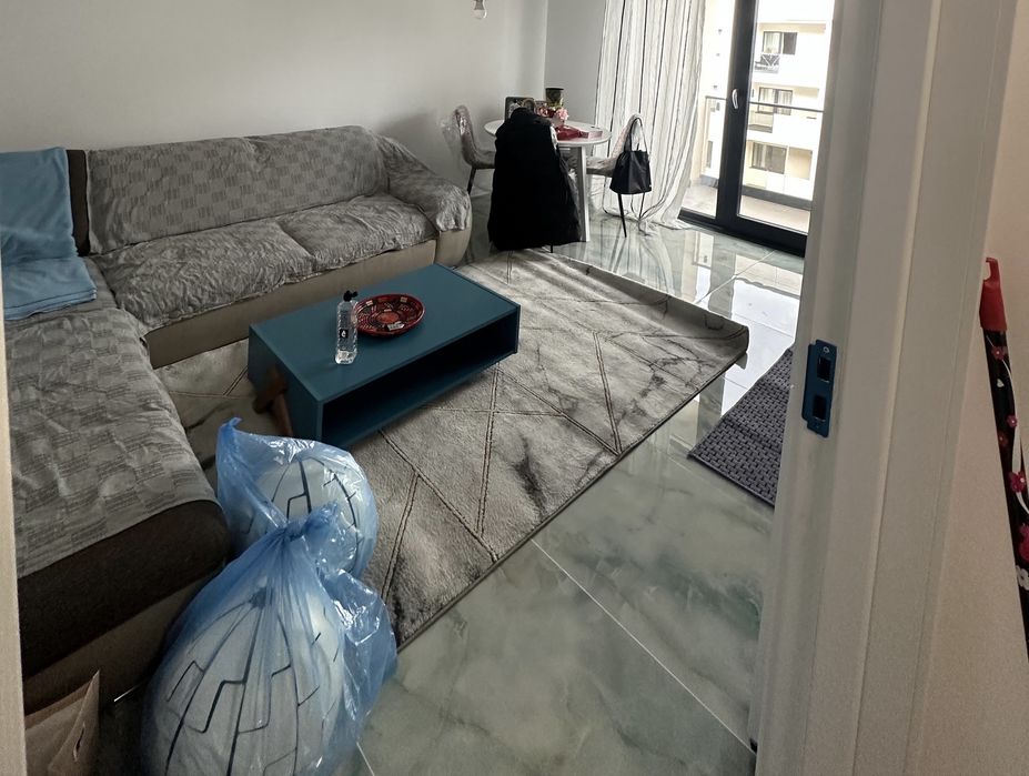 Vand apartament utilat si mobilat