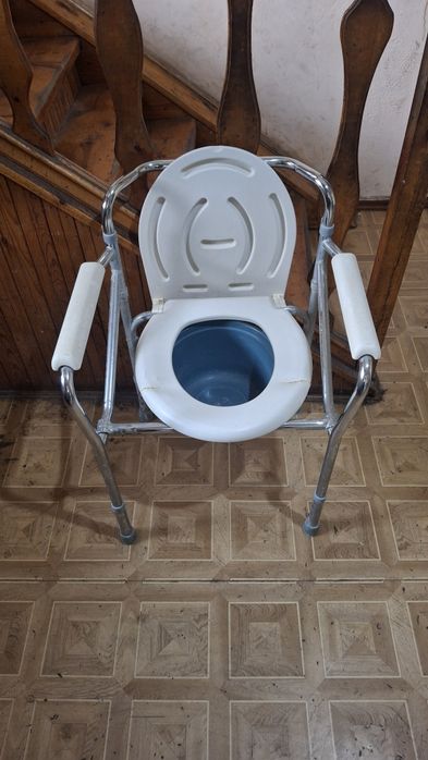 Санитарный.  стул
