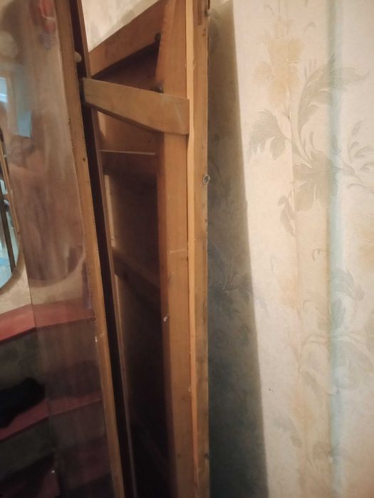 Отдам мебель на дрова срочно