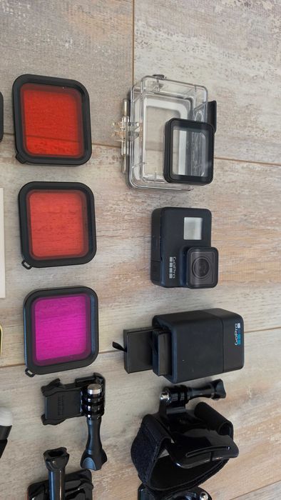 GoPro HERO7 Black + много аксесоари, подводен кейс и нагръден колан