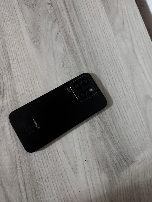 Хонор х8б в хорошем состоянии