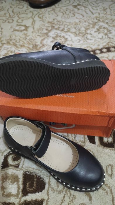 Продам туфли на девочку.