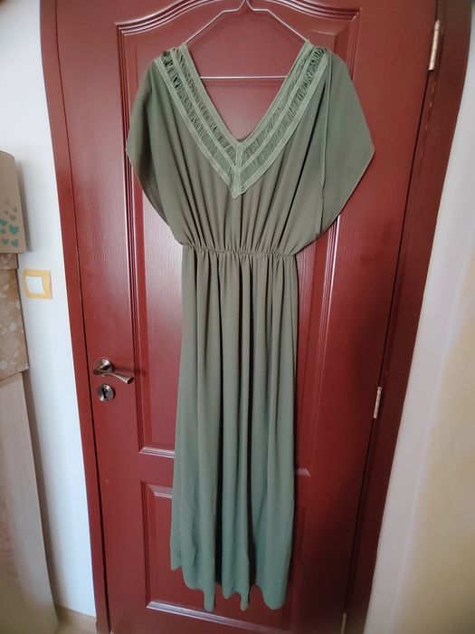 Намалена! Дълга рокля в тютюнево зелено