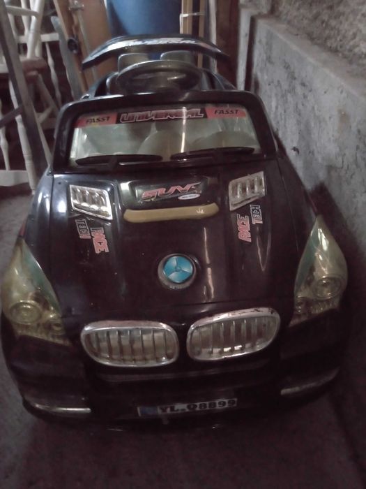 БМВ двуместен Джип с акумулатор и дистанционно за деца от 2 до 7 год