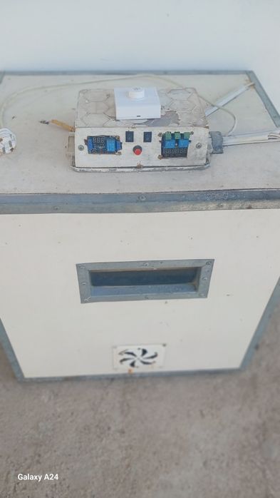 Incubator Srochna sotiladi !!!