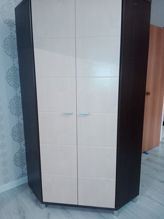 Продам шкаф угловой.