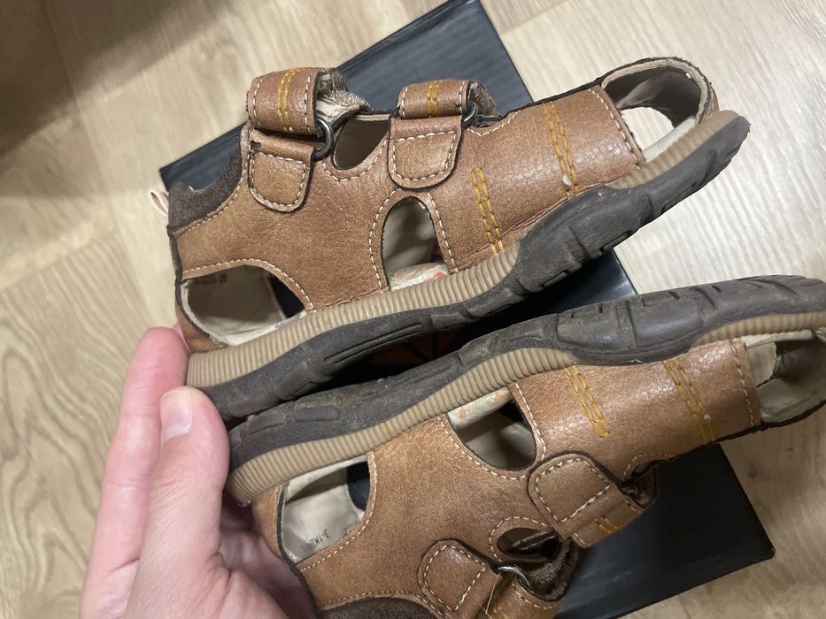 Продам сандали  цена 3000