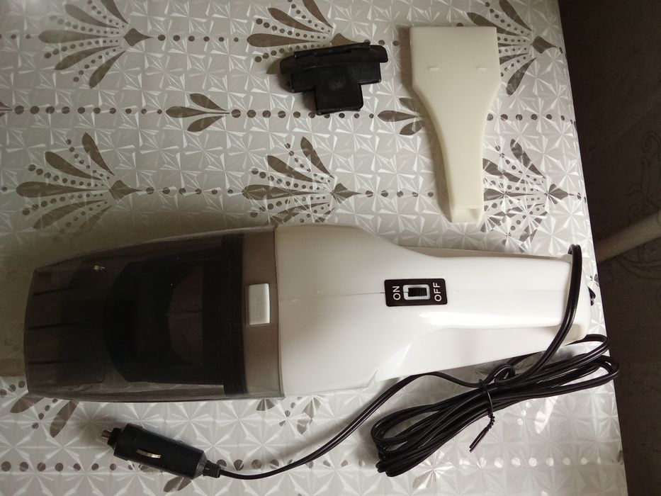 Автомобильный пылесос.