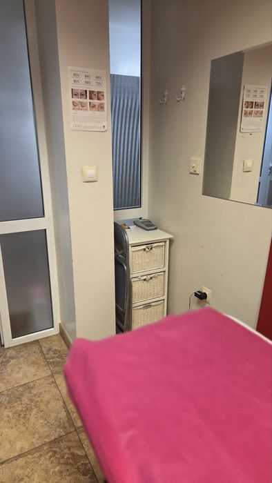 Салон за красота Варна отдава под наем за маникюр козметик миглопластика масаж микроблейдинг педикюр татуировки.