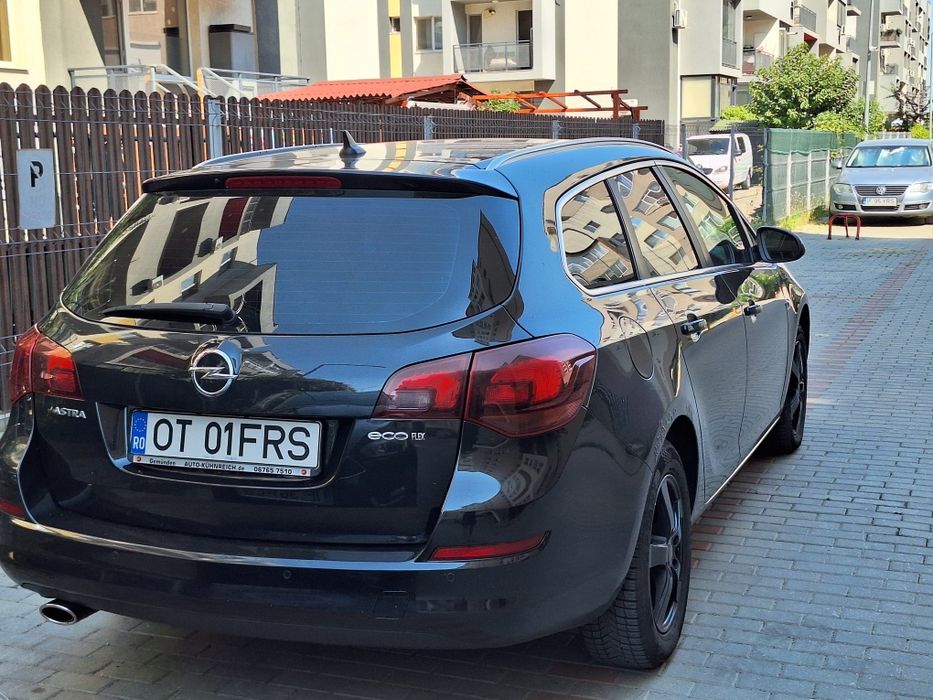 Opel Astra sport tourer 2.0 165cp