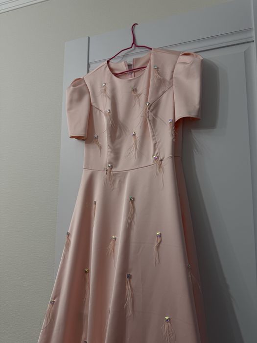 Платья вечерние.