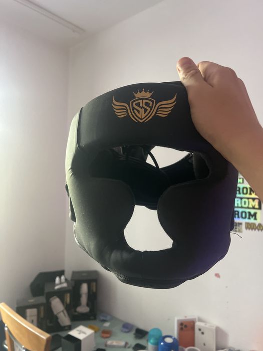 Vand manusi de box,sac,bandaje si casca de box