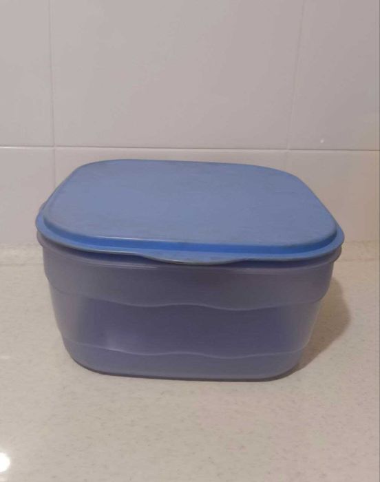 продам хлебницу Tupperware