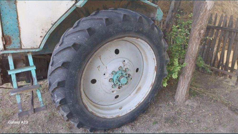 Трактор  ЮМЗ - 6