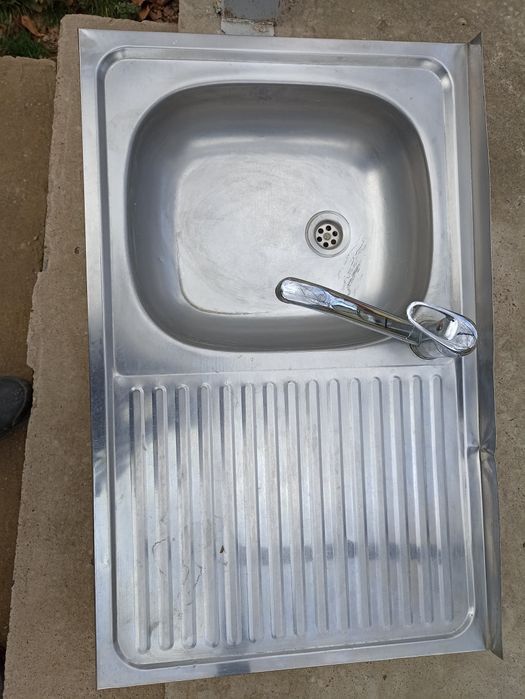 Мойка на кухню с смесителем