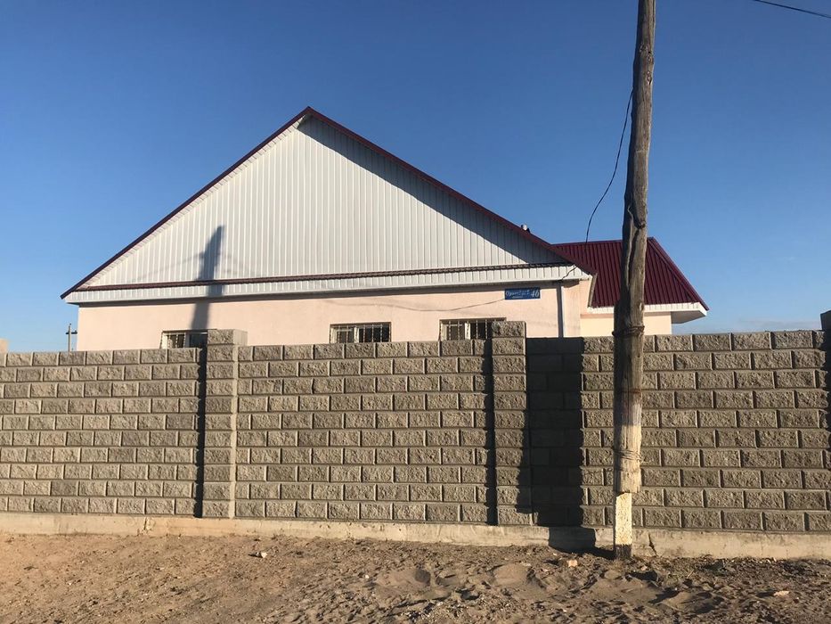 Продается,дом в городе Шу, ЖБИ. Вдоль дороги, рядом школа номер 40.