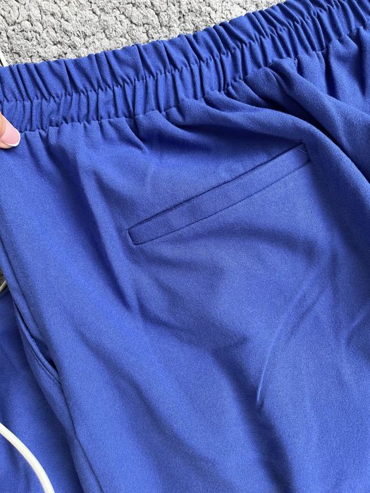 Pantaloni bershka lejeri