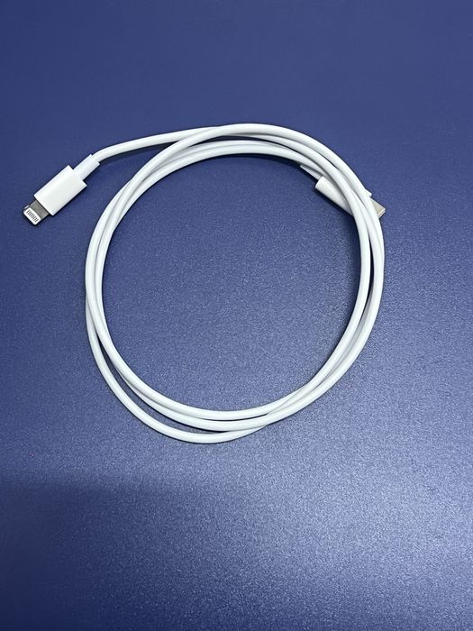 Зарядка на айфон оригинал