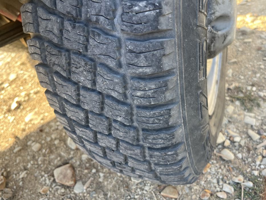 Шины 225/75/16 уазга