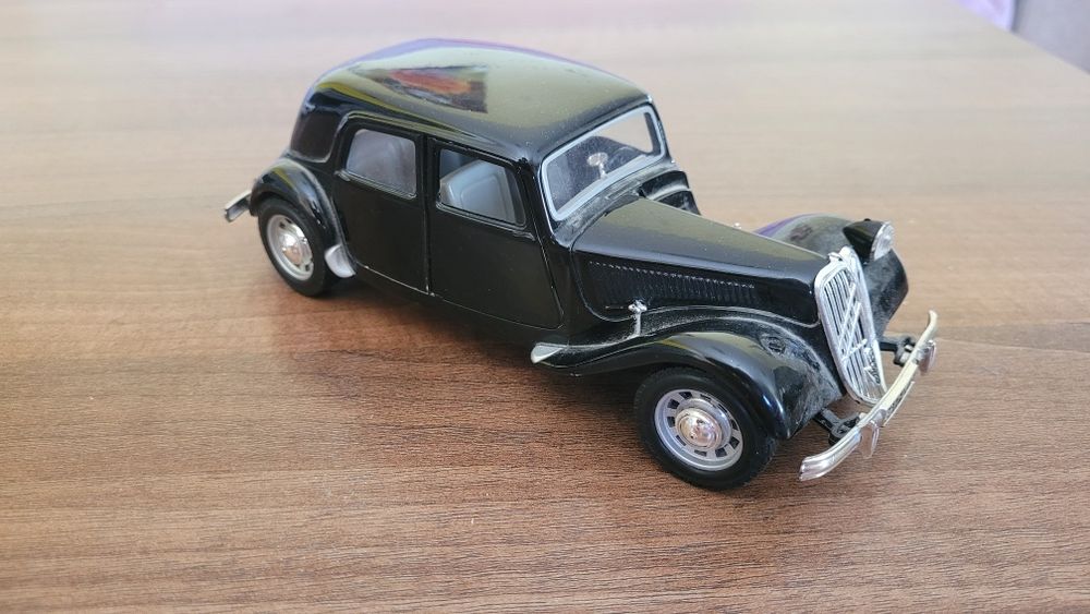 Machete auto 1/24 Citroen T.A. 15 CV si 1957 Chevrolet Corvette cu defecte