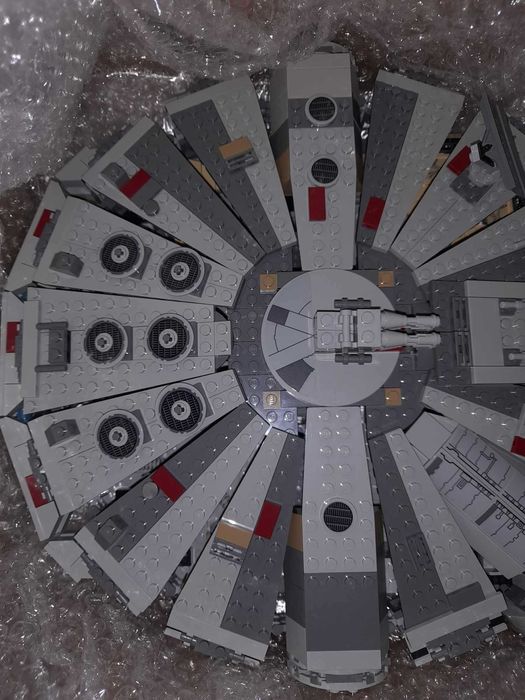 LEGO Star Wars 75105 Millennium Falcon
