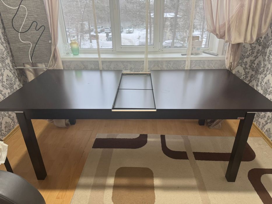 Гостиный стол со стульями