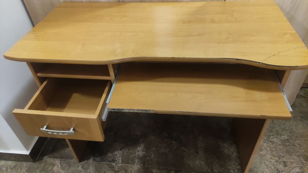 Бюро за компютър , ателие, гараж