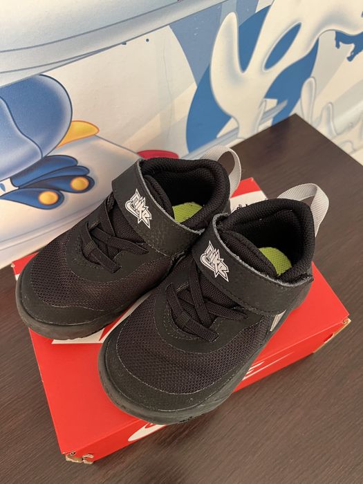 Nike Team Hustle 23,5