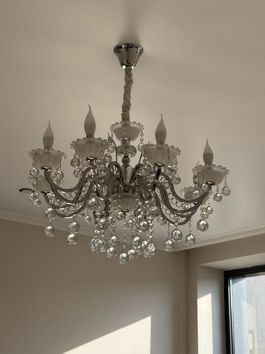 Продаю люстру почти новую