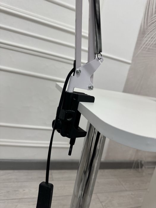 Маникюрный стол , лампа