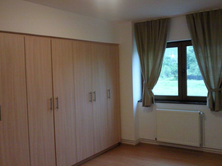 Direct proprietar, închiriez apartament spatios  cu 2 camere decomandat in  Sacele , Cartietul Ștefan cel Mare,Brasov