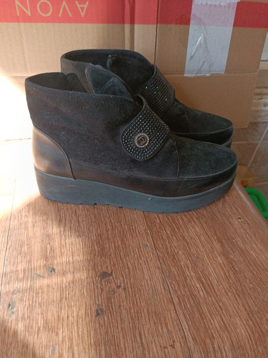 Продаю осенние ботинки