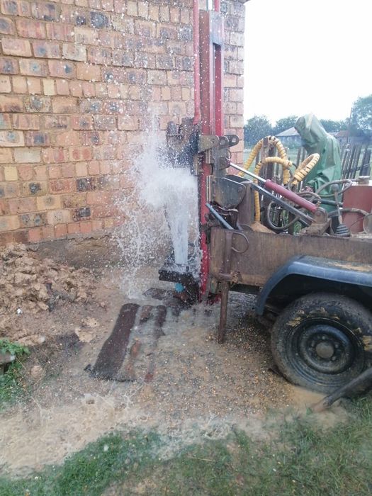 Бурение скважин.