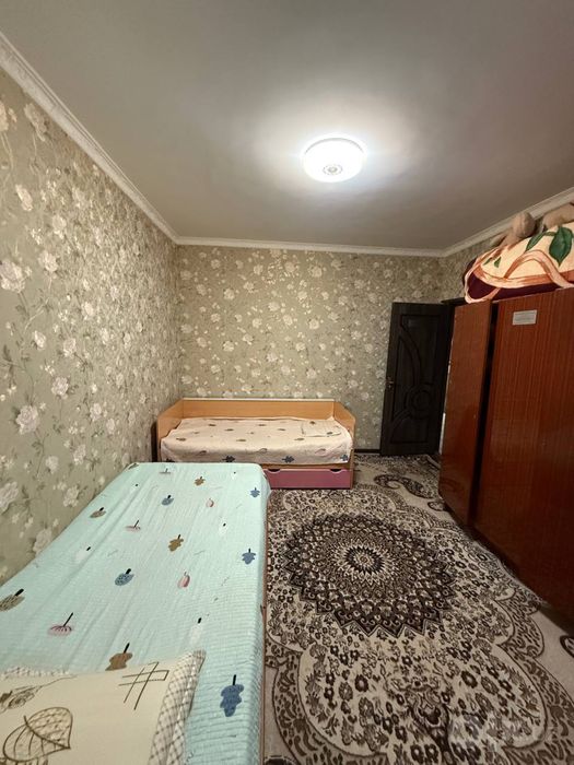 Chirchiq shahri 3-mkrda 2 xonali uy sotiladi barcha sharoitlari bor