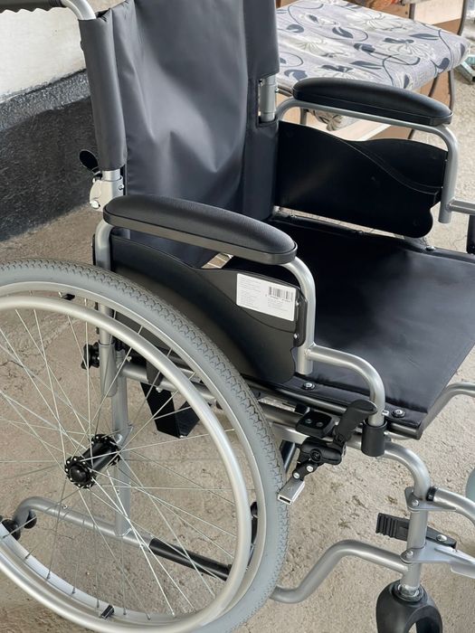 Инвалидная кресло коляска прогулочная и для дома.