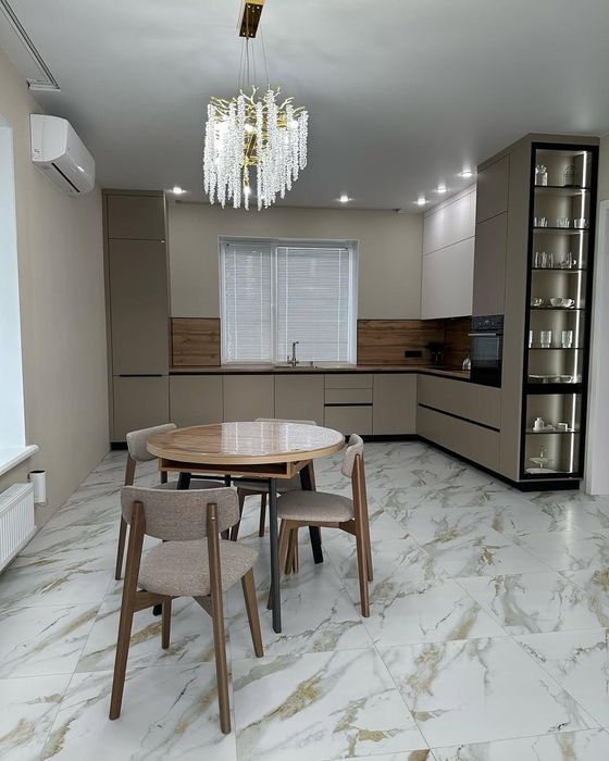 Ремонт квартир, офисов, коттеджей под ключ и с мебелью
качественно и с