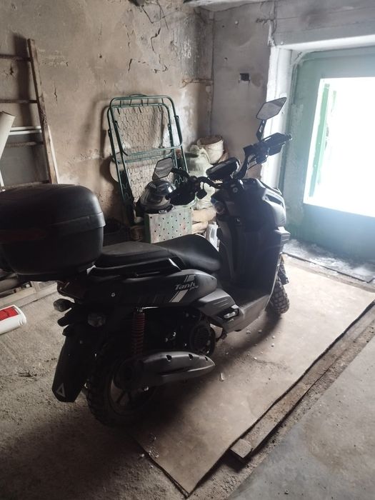 Продам мопед скутер