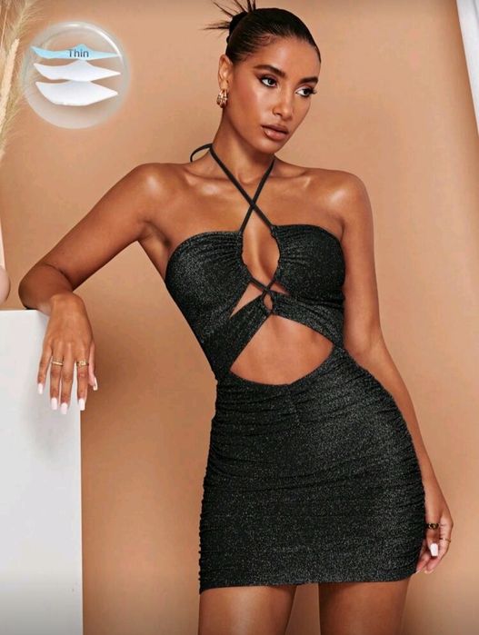 Черна рокля с бляскав ефект