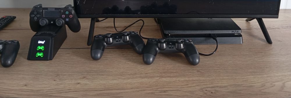 Продается PS4 slim