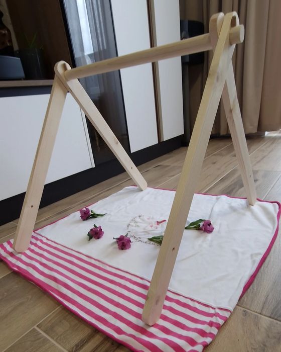 Въртележка за кошара и активна гимнастика. Играчки развиващи вашето де