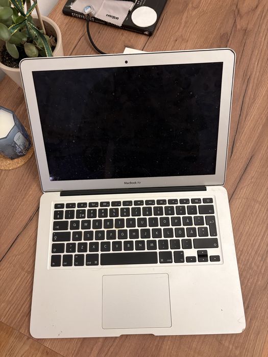 Apple MacBook Air 13″ (Mid 2012) A1466
