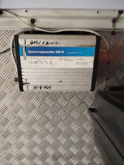 Vând invertor auto