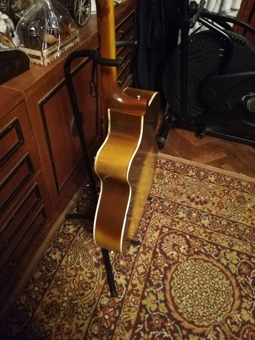 Лютиерска електроакустична китара