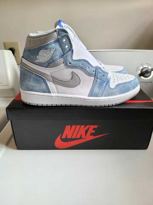 Jordan 1 Retro High OG Hyper Royal, marimea 10US (44 EU), stare 9/10.
