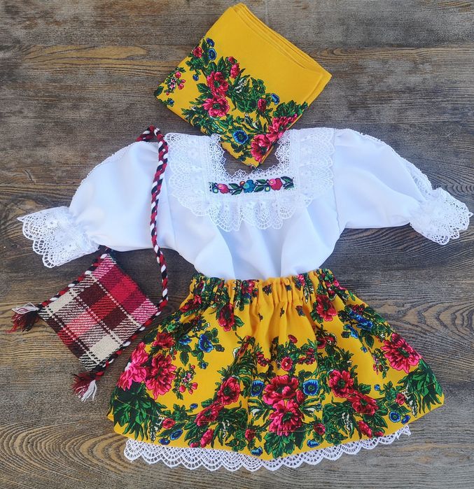 Costum popular pentru fetite de Maramures Galben